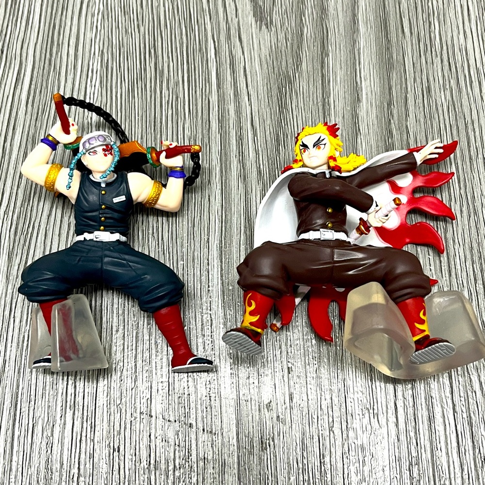 Bundle of 2 Demon Slayer Figures - Tengen Uzui + Kyōjurō Rengoku